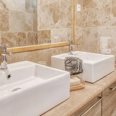 Nyaraló In Near Sablettes